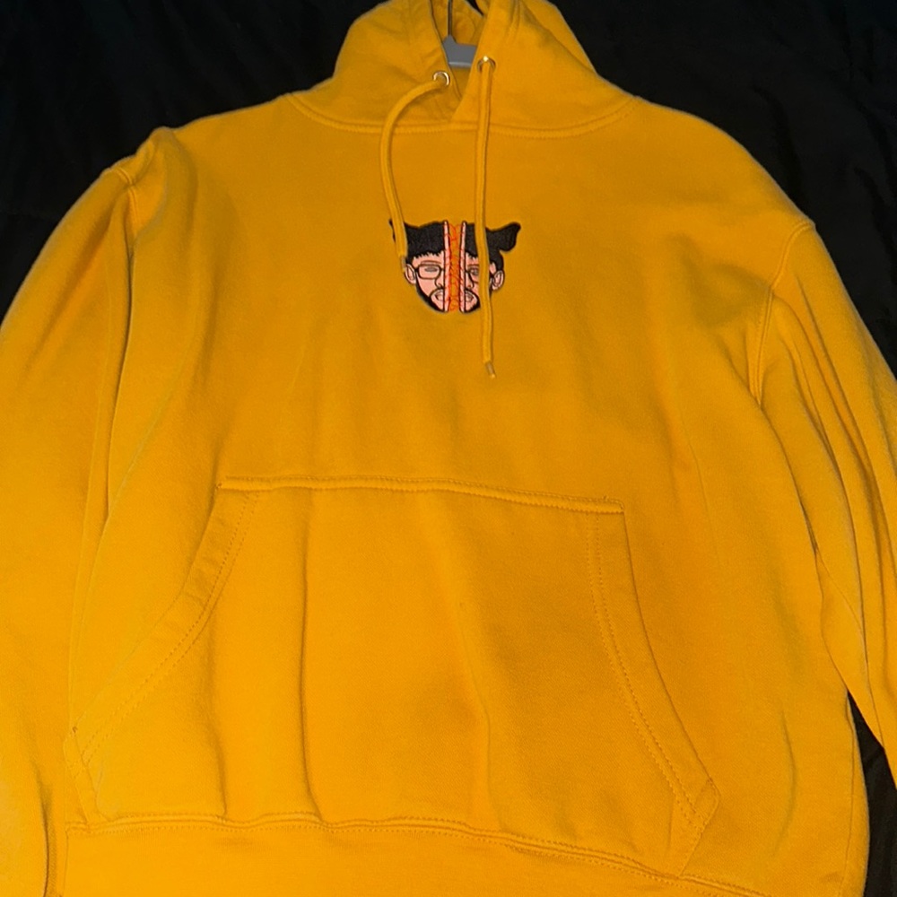BAD BUNNY SWEATER